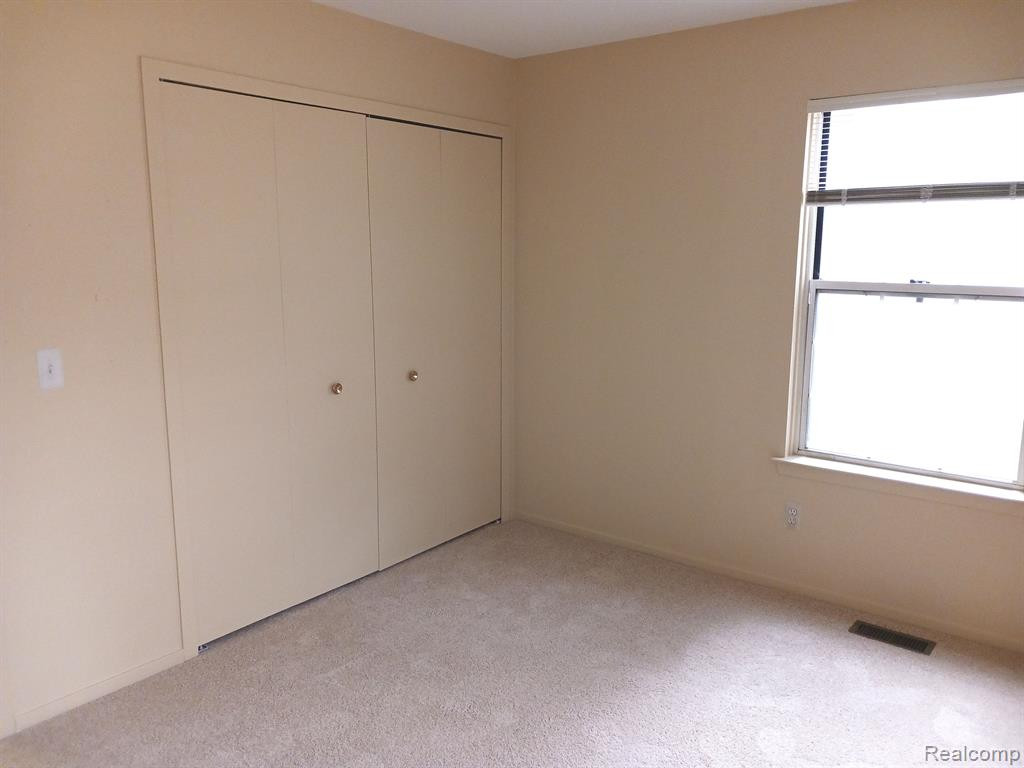 6600 BELLOWS Court, West Bloomfield, MI — Photo 6
