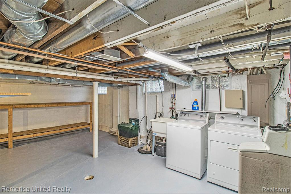 127 N HOLCOMB Road, Clarkston, MI — Photo 21