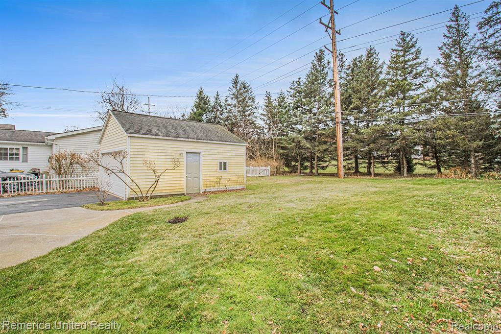 127 N HOLCOMB Road, Clarkston, MI — Photo 23