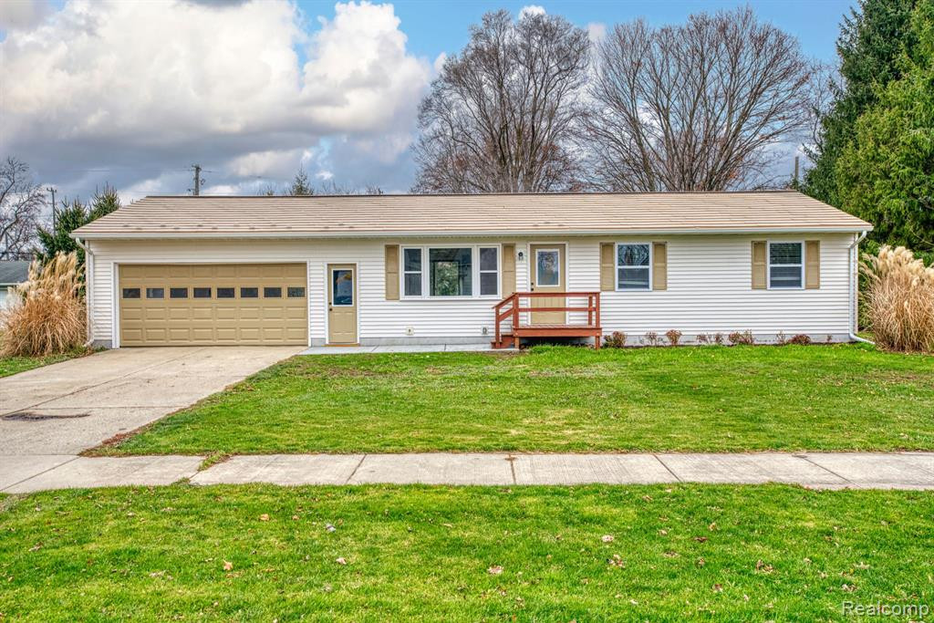 233 CHESTNUT Street E, Webberville, MI 48892 — front exterior