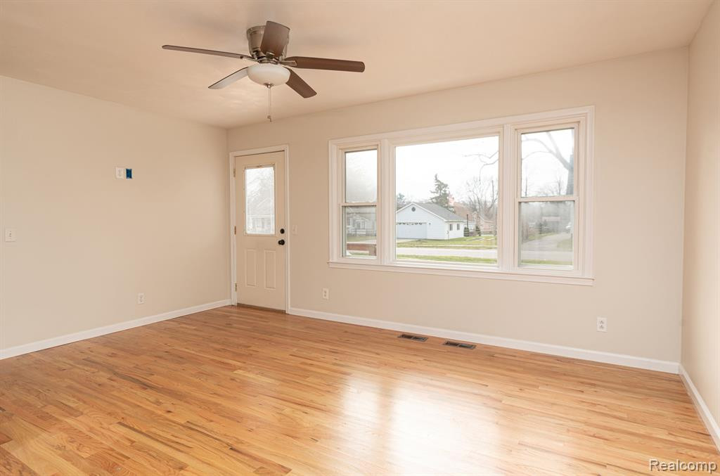 233 CHESTNUT Street E, Webberville, MI 48892 — Photo 2