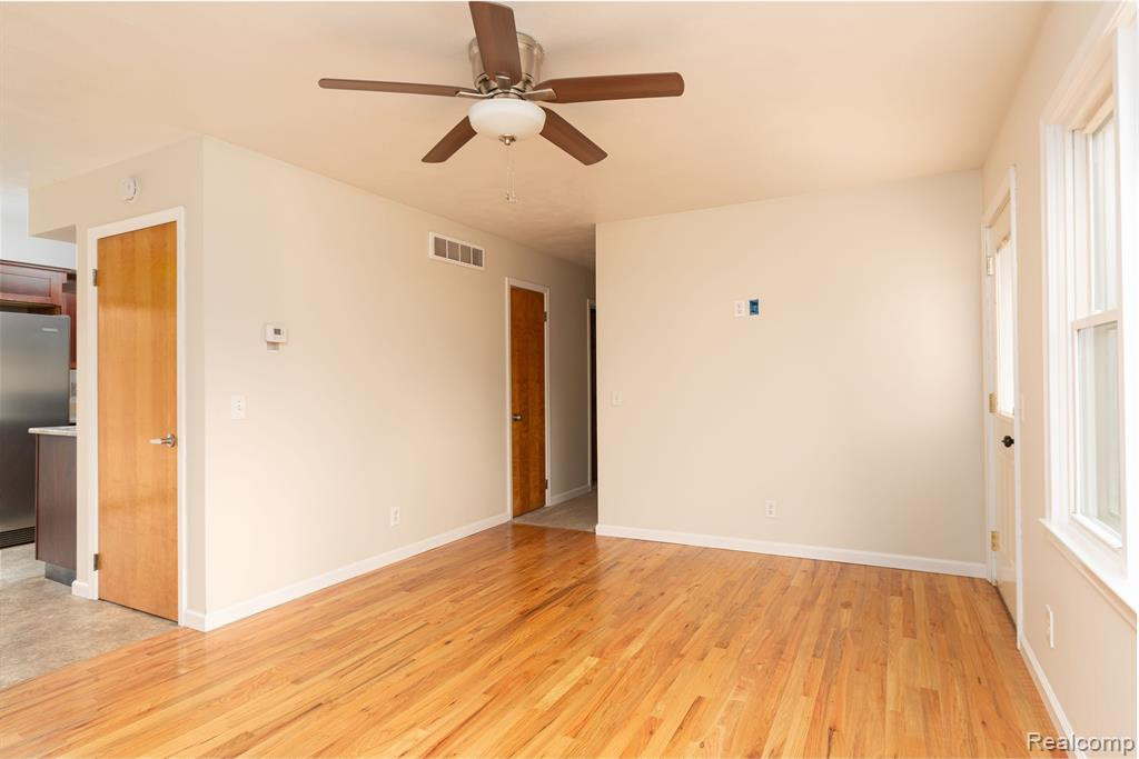 233 CHESTNUT Street E, Webberville, MI 48892 — Photo 3