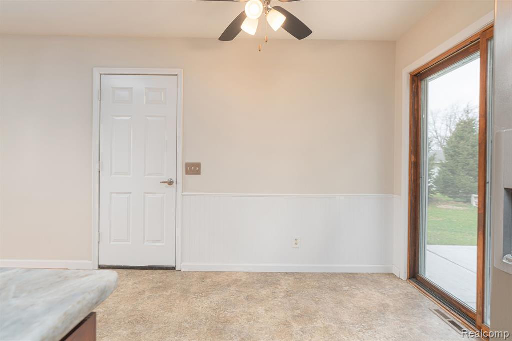 233 CHESTNUT Street E, Webberville, MI 48892 — Photo 6