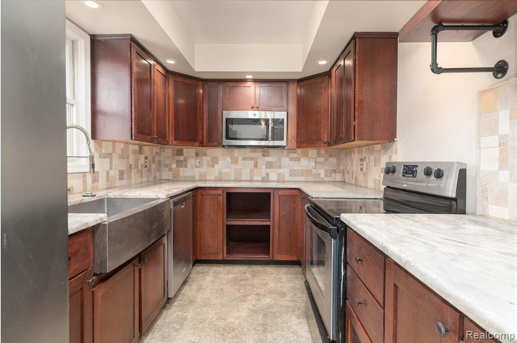 233 CHESTNUT Street E, Webberville, MI 48892 — Photo 8