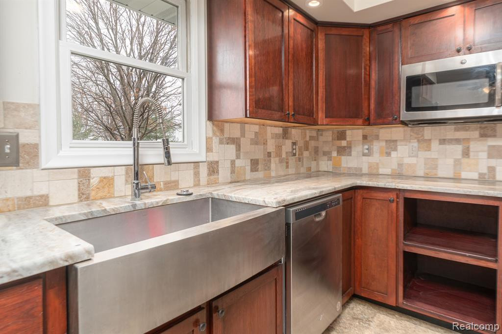 233 CHESTNUT Street E, Webberville, MI 48892 — Photo 9