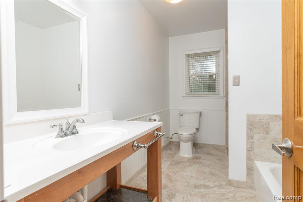 233 CHESTNUT Street E, Webberville, MI 48892 — Photo 10