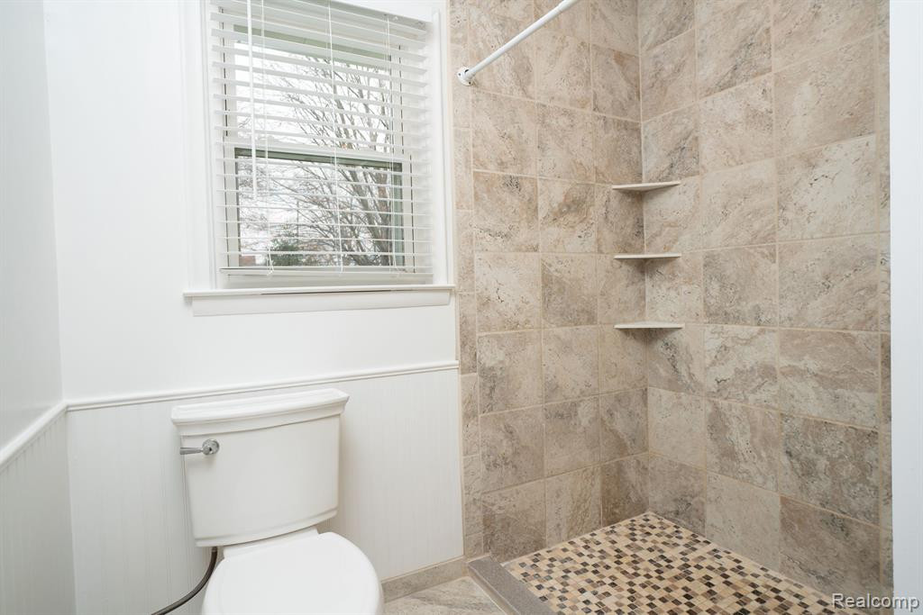233 CHESTNUT Street E, Webberville, MI 48892 — Photo 11