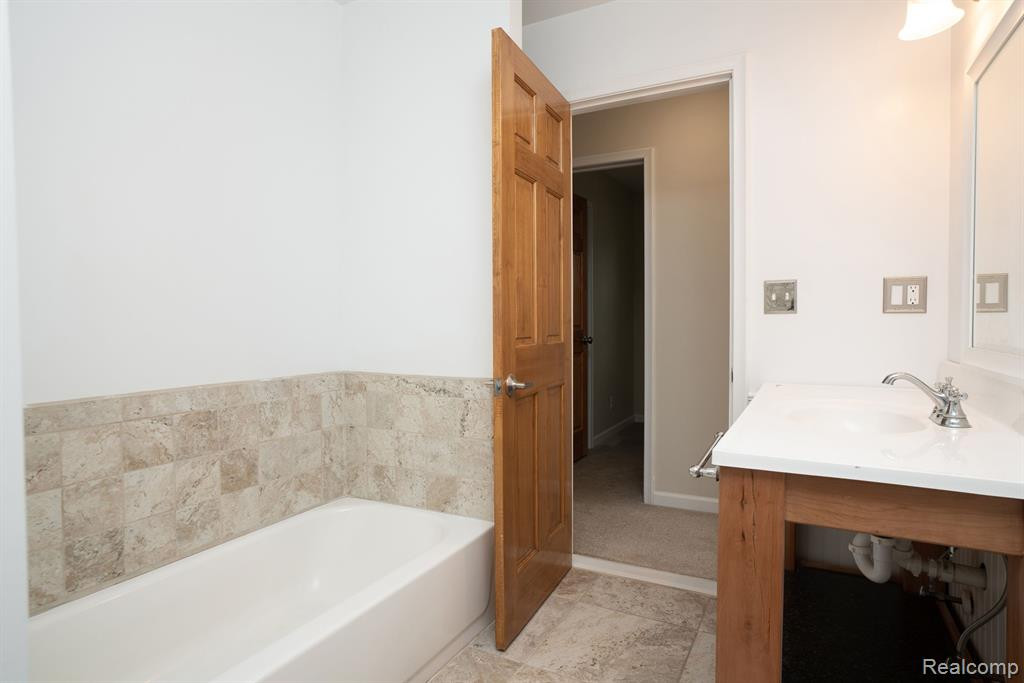 233 CHESTNUT Street E, Webberville, MI 48892 — Photo 12