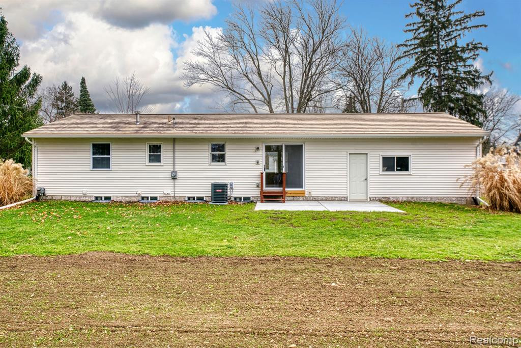233 CHESTNUT Street E, Webberville, MI 48892 — Photo 23