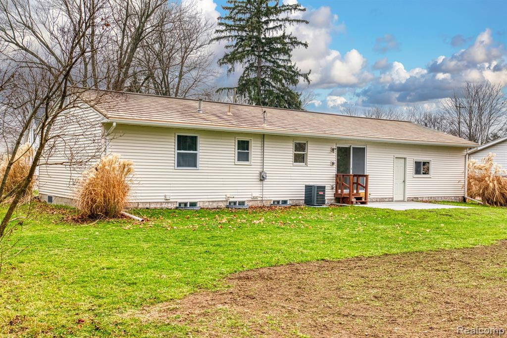 233 CHESTNUT Street E, Webberville, MI 48892 — Photo 24