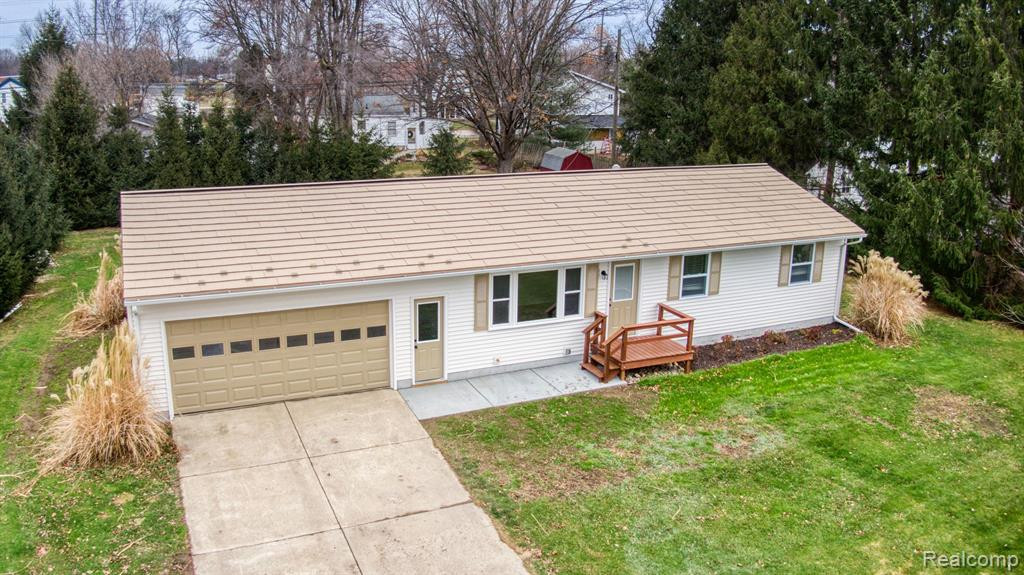 233 CHESTNUT Street E, Webberville, MI 48892 — Photo 28