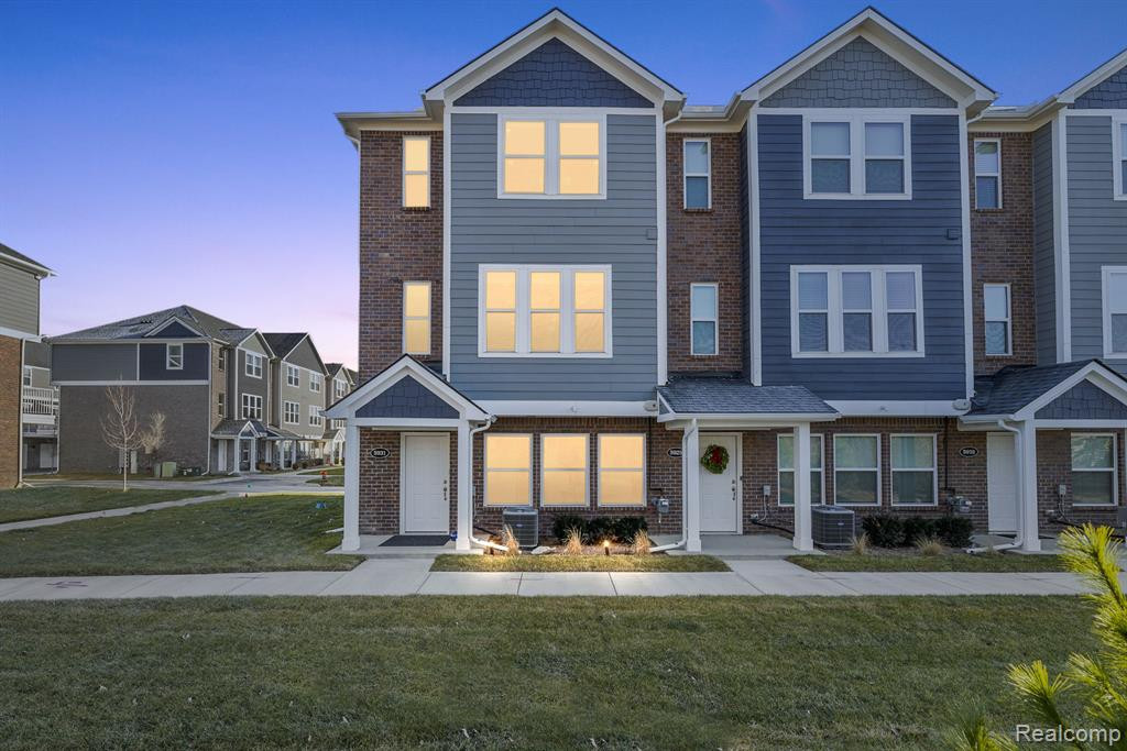 5931 STELLA, Troy, MI 48085 — front exterior