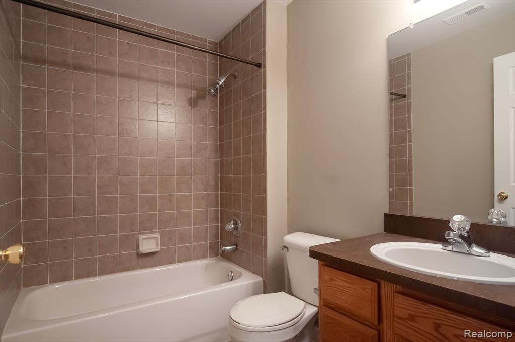 51810 LIONEL Lane, Chesterfield, MI — Photo 23