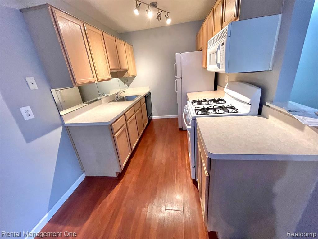 44433 SAVERY Drive, Canton, MI 48187 — Photo 2
