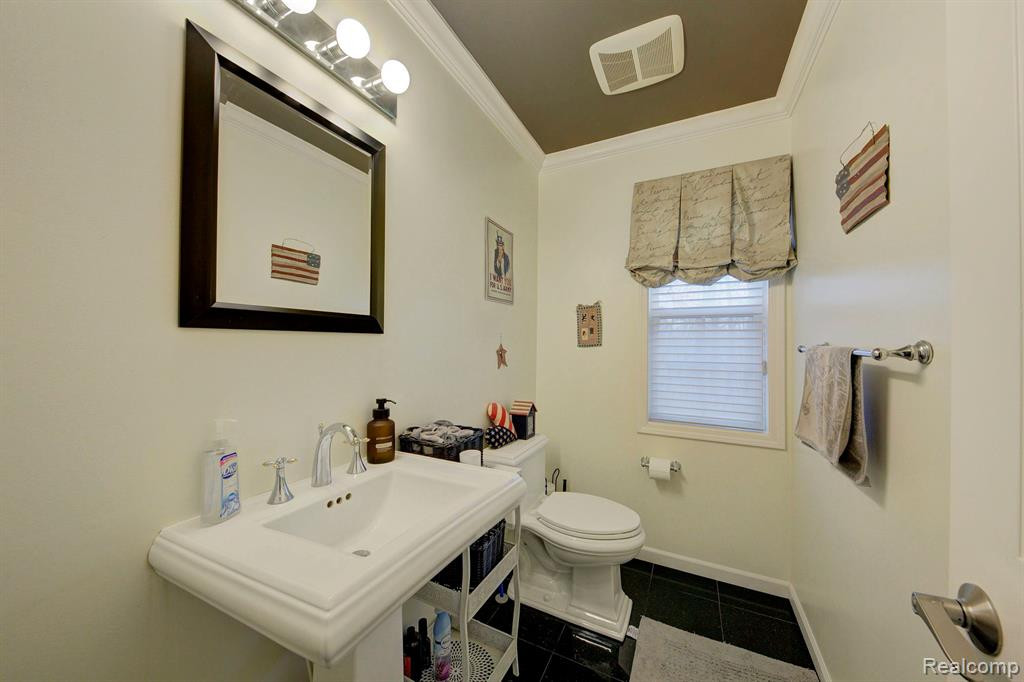 5610 LAKESHORE Drive, Ann Arbor, MI 48108 — Photo 7