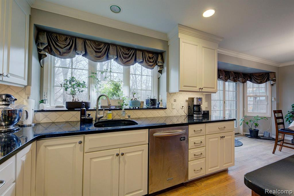 5610 LAKESHORE Drive, Ann Arbor, MI 48108 — Photo 8