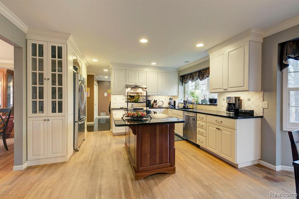 5610 LAKESHORE Drive, Ann Arbor, MI 48108 — Photo 12