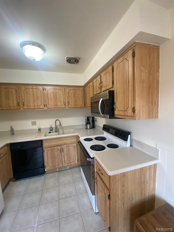 1927 WICKHAM Street, Royal Oak, MI 48073 — Photo 9