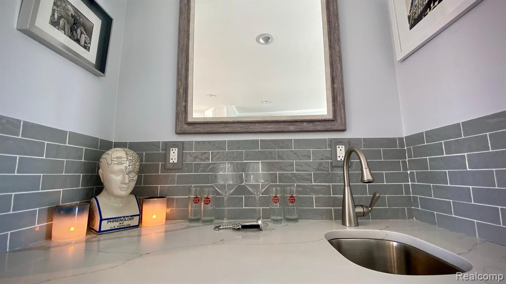 334 W CRESCENT Lane, Detroit, MI 48207 — Photo 14