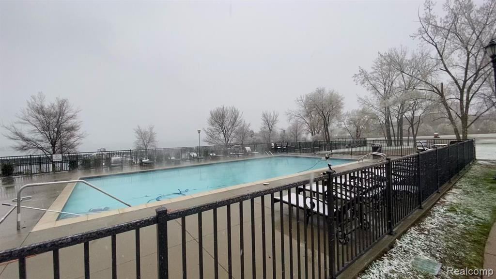 334 W CRESCENT Lane, Detroit, MI 48207 — Photo 21