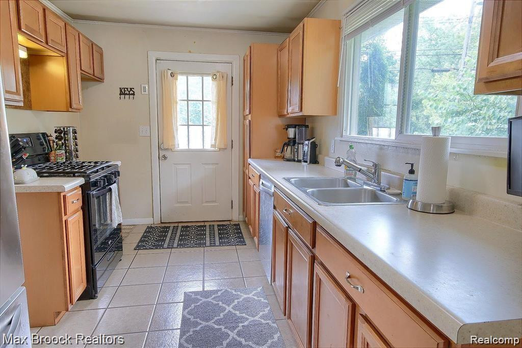 1218 CITY Drive, Ann Arbor, MI 48103 — Photo 4