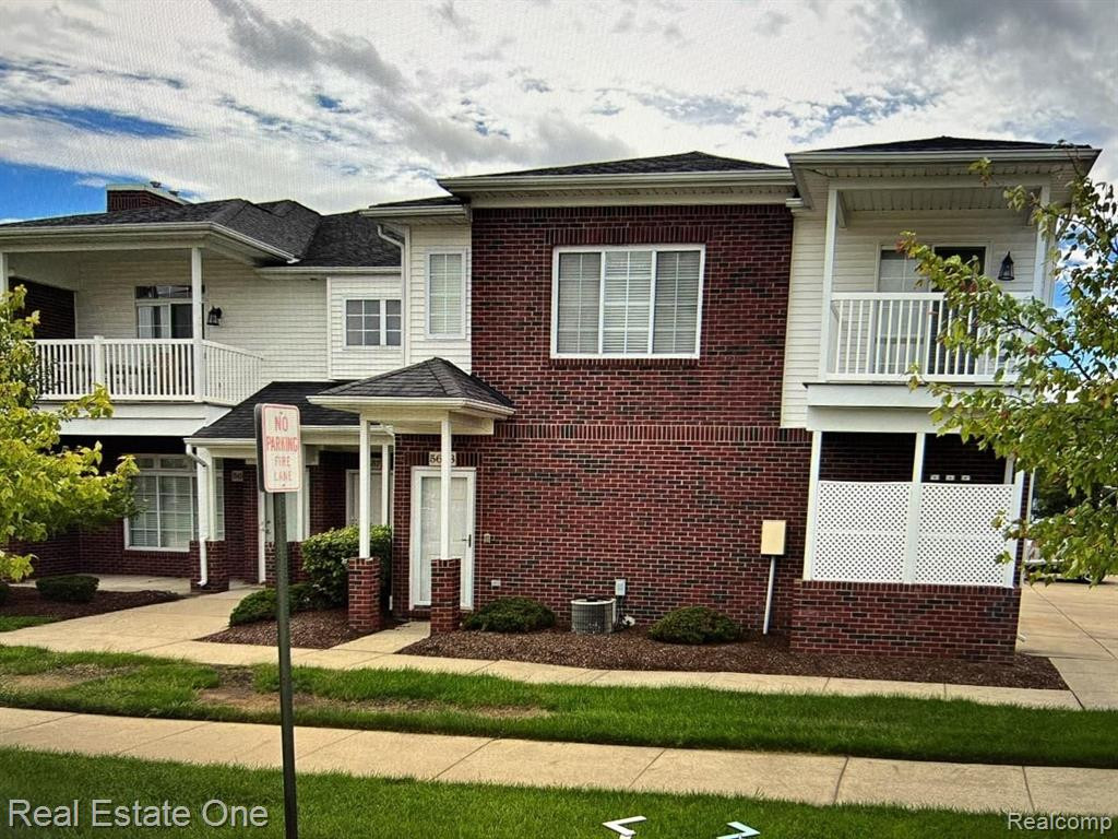 5739 TWIN OAKS Drive, Sterling Heights, MI 48314 — front exterior