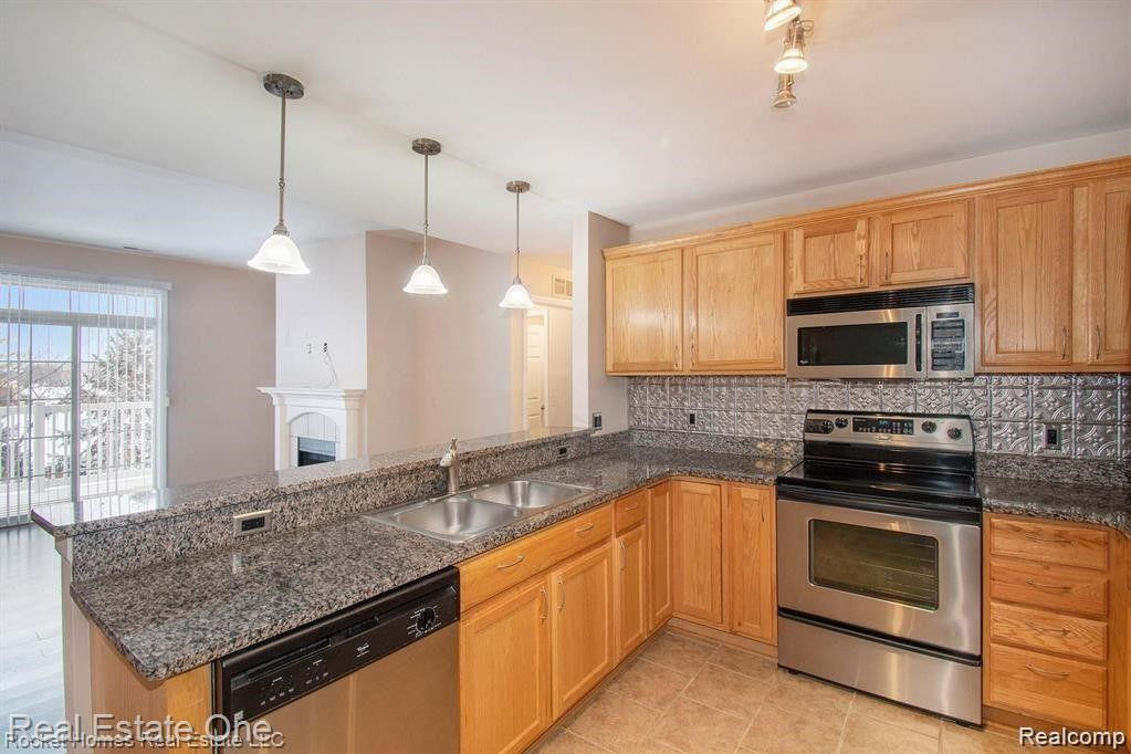 5739 TWIN OAKS Drive, Sterling Heights, MI 48314 — Photo 5