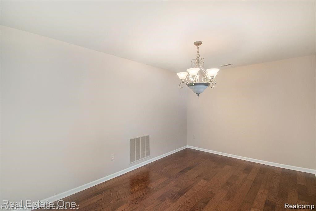 5739 TWIN OAKS Drive, Sterling Heights, MI 48314 — Photo 9