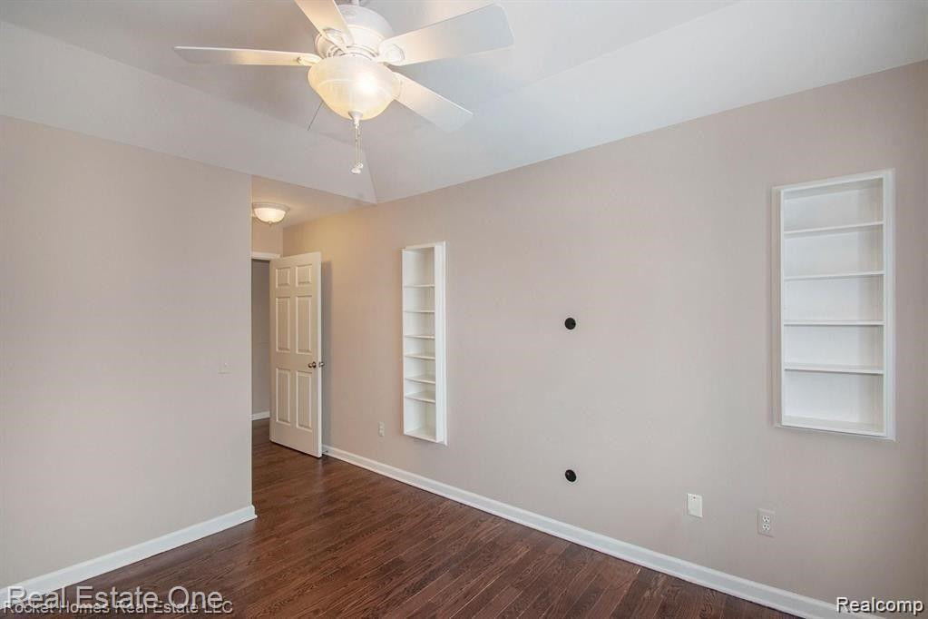 5739 TWIN OAKS Drive, Sterling Heights, MI 48314 — Photo 14