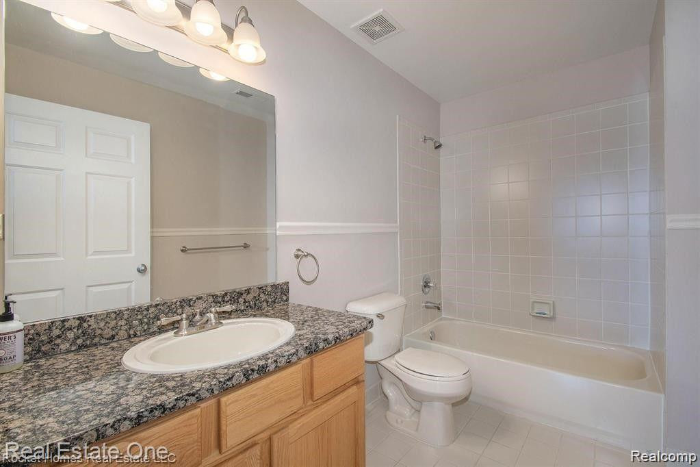5739 TWIN OAKS Drive, Sterling Heights, MI 48314 — Photo 16