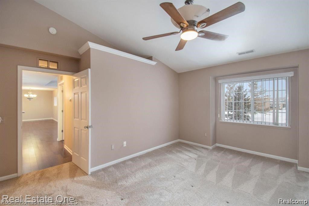 5739 TWIN OAKS Drive, Sterling Heights, MI 48314 — Photo 18
