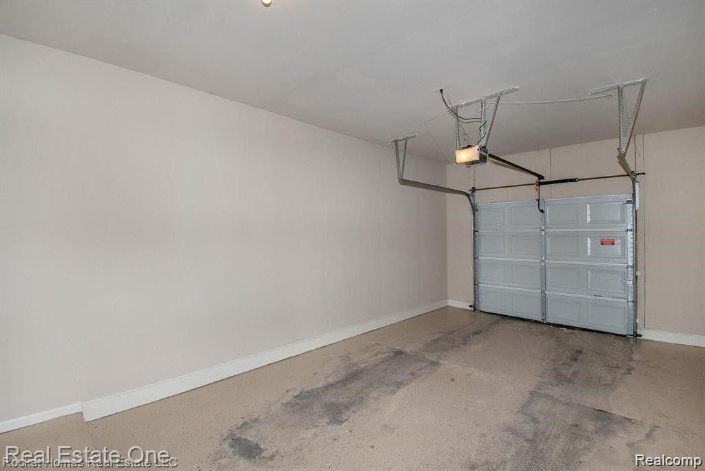 5739 TWIN OAKS Drive, Sterling Heights, MI 48314 — Photo 22