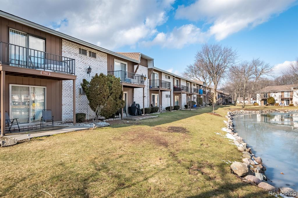 7572 WOODVIEW #4 Street, 103, Westland, MI — Photo 2