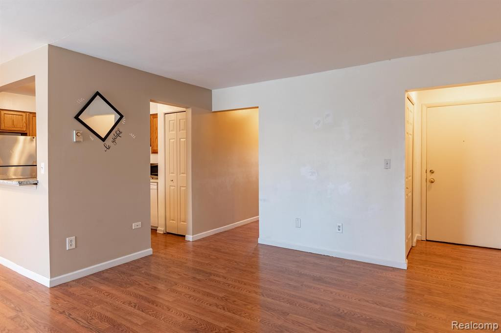 7572 WOODVIEW #4 Street, 103, Westland, MI — Photo 6