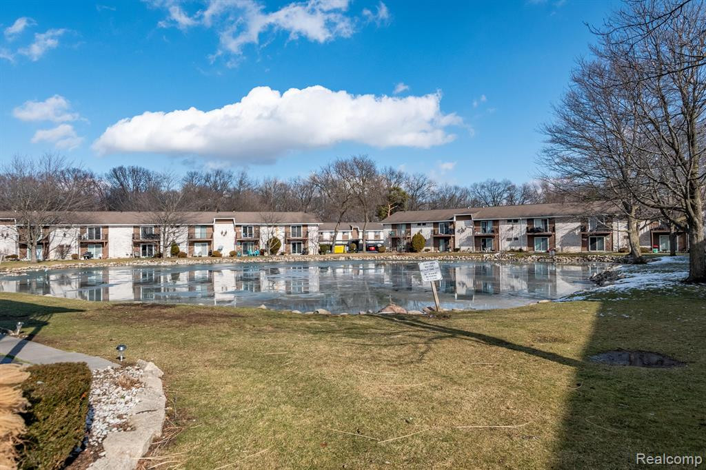 7572 WOODVIEW #4 Street, 103, Westland, MI — Photo 24