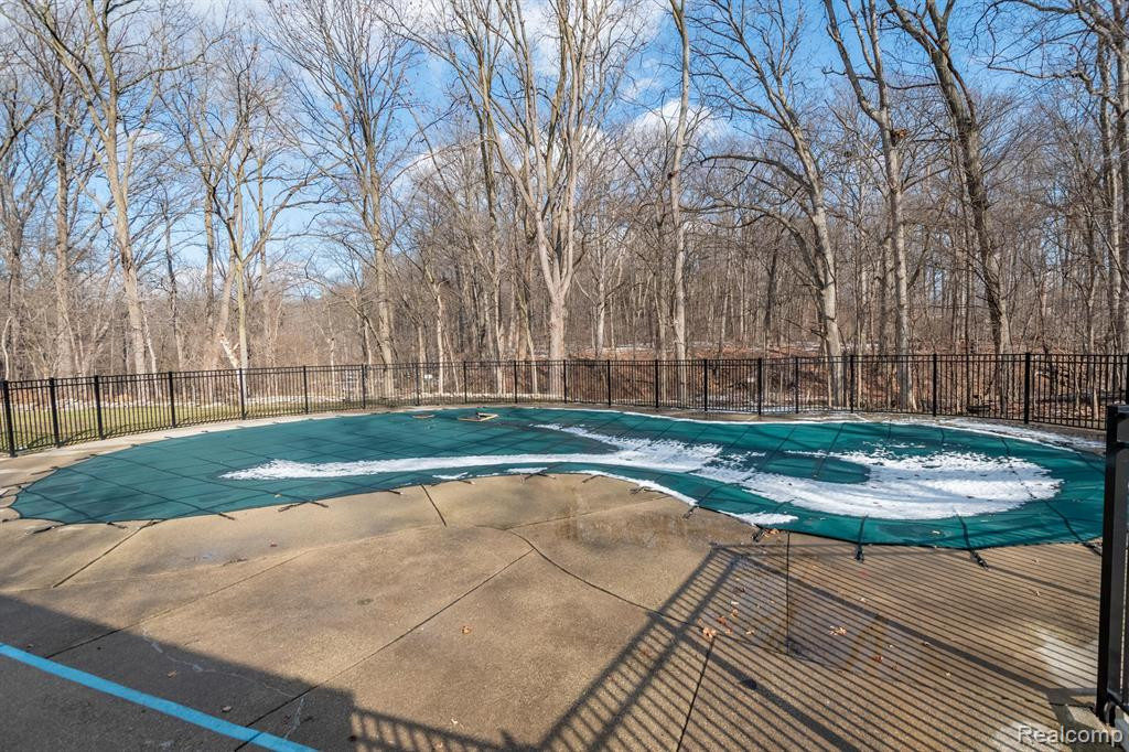 7572 WOODVIEW #4 Street, 103, Westland, MI — Photo 25