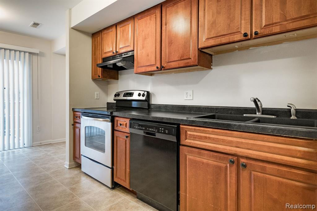 16615 TERRACE VILLAGE Drive, Taylor, MI 48180 — Photo 6
