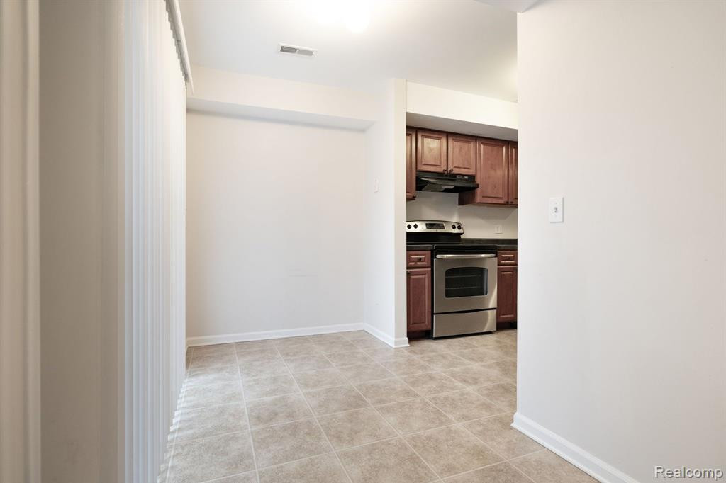 16615 TERRACE VILLAGE Drive, Taylor, MI 48180 — Photo 9