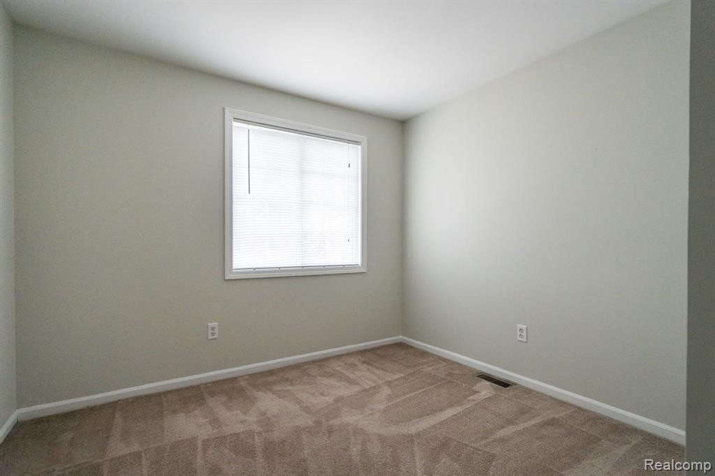 16615 TERRACE VILLAGE Drive, Taylor, MI 48180 — Photo 15
