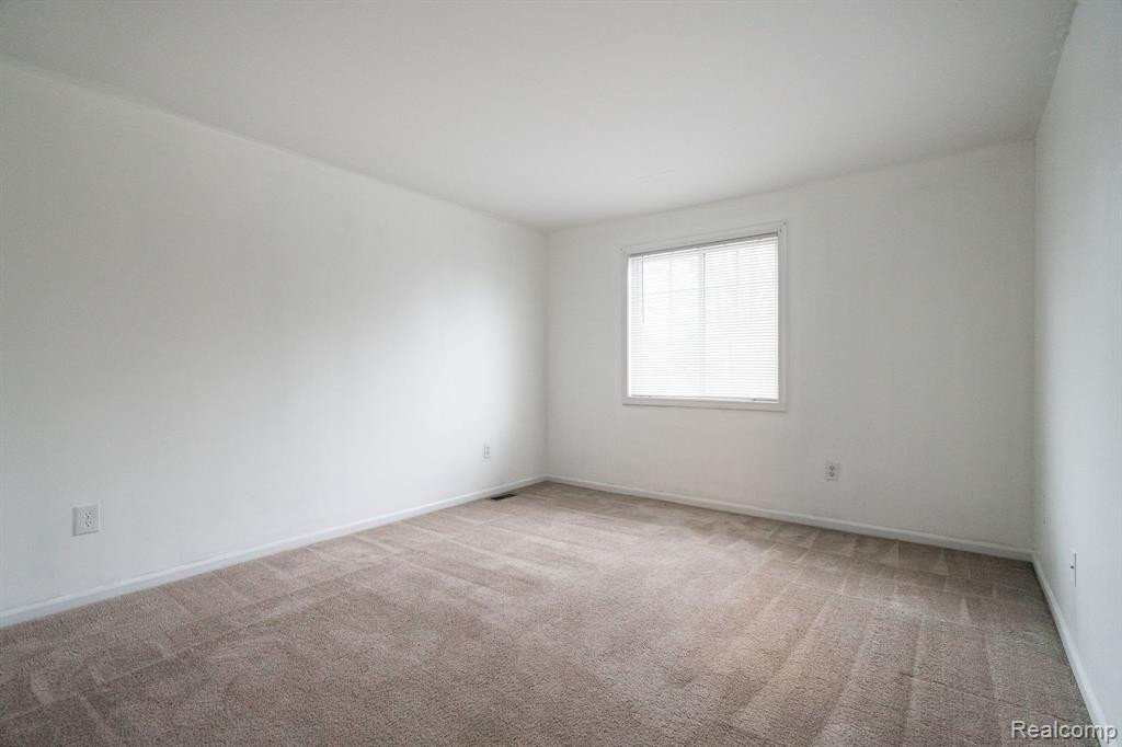 16615 TERRACE VILLAGE Drive, Taylor, MI 48180 — Photo 17