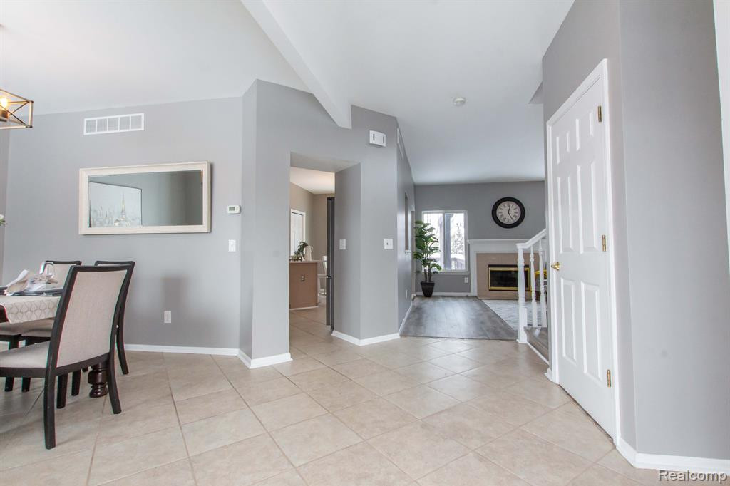 4333 WOODSTREAM Drive, Ypsilanti, MI 48197 — Photo 4