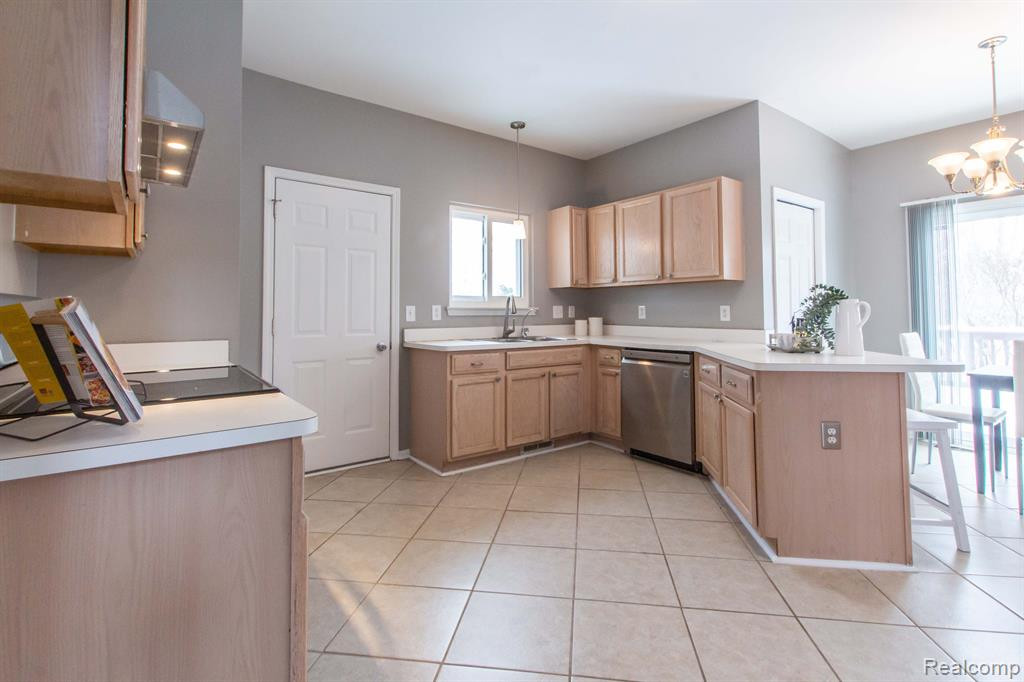 4333 WOODSTREAM Drive, Ypsilanti, MI 48197 — Photo 14