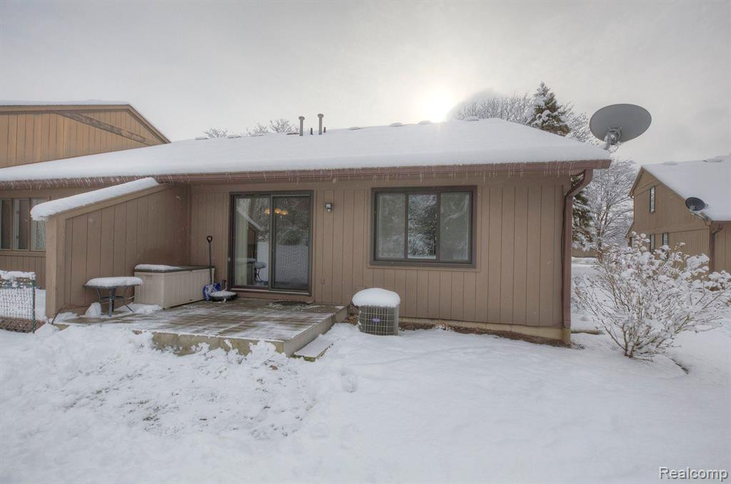 567 PARK Place, Saline, MI 48176 — Photo 2