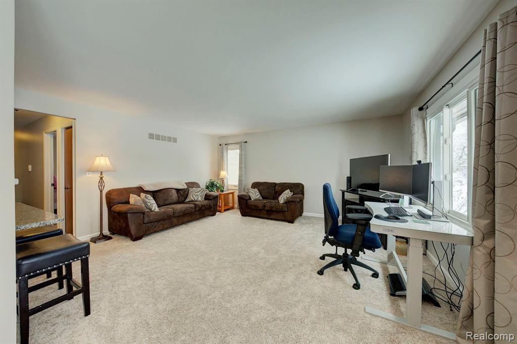 567 PARK Place, Saline, MI 48176 — Photo 4