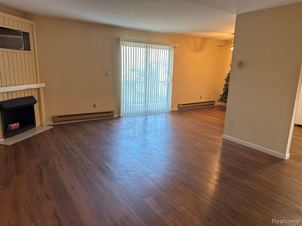 7552 WOODVIEW Street, 4, Westland, MI — Photo 2
