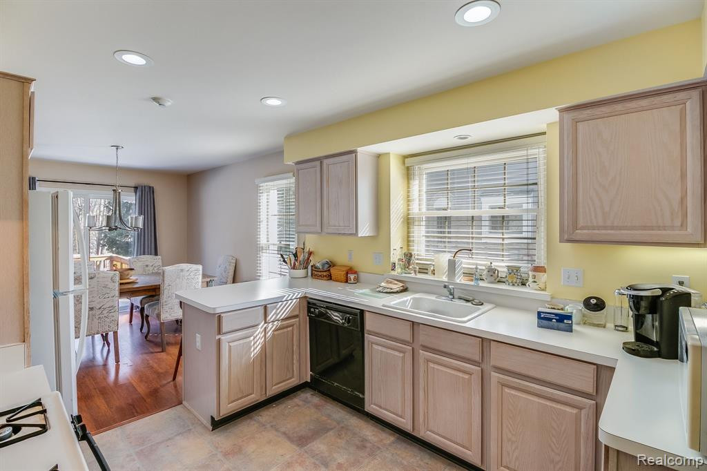 7519 Green Meadow Lane, Canton, MI 48187 — Photo 8