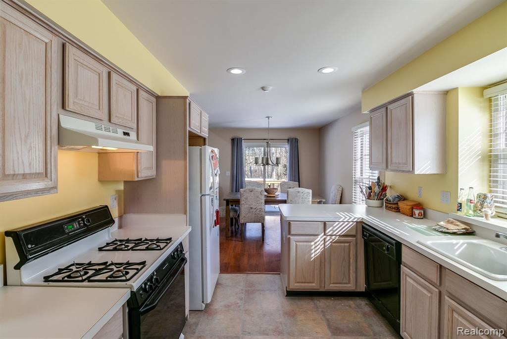 7519 Green Meadow Lane, Canton, MI 48187 — Photo 9