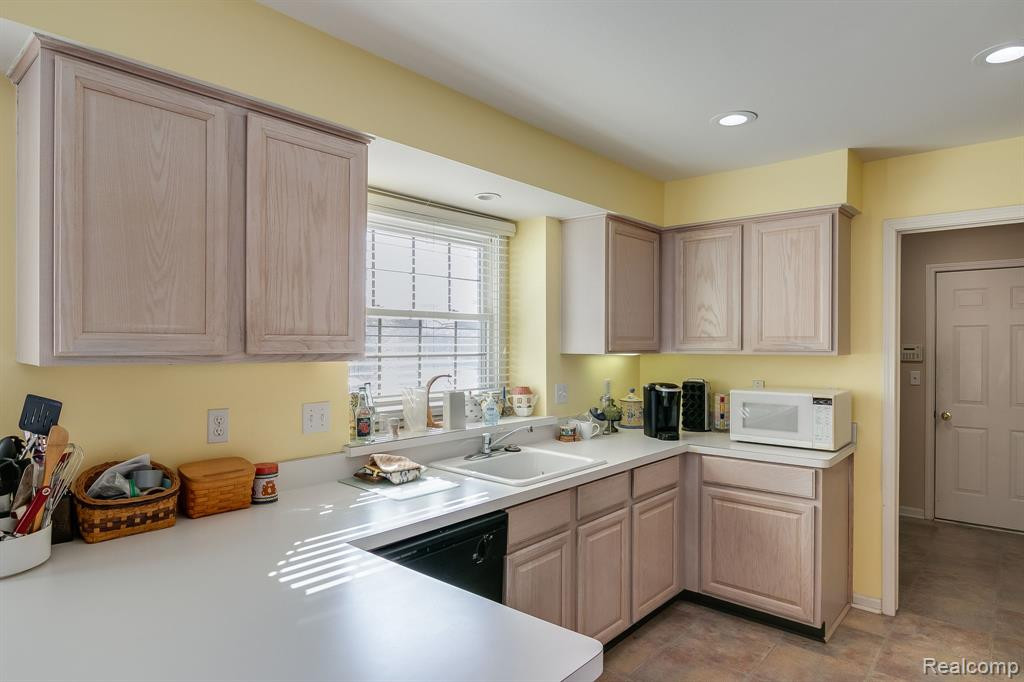 7519 Green Meadow Lane, Canton, MI 48187 — Photo 12