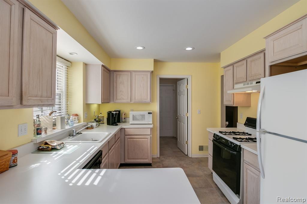7519 Green Meadow Lane, Canton, MI 48187 — Photo 13