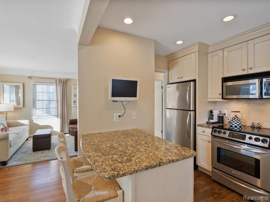 551 Bird Avenue, Birmingham, MI 48009 — Photo 11